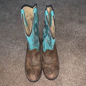 Shyanne boots size 4 in kids